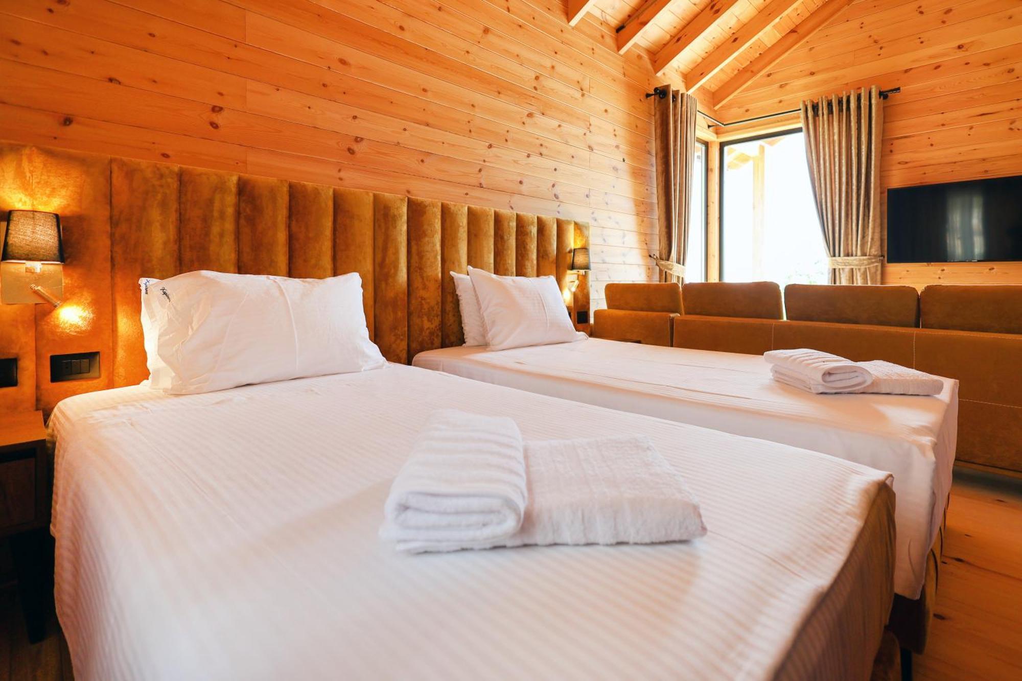 Bujtina Kapinova Hotel Berat Luaran gambar