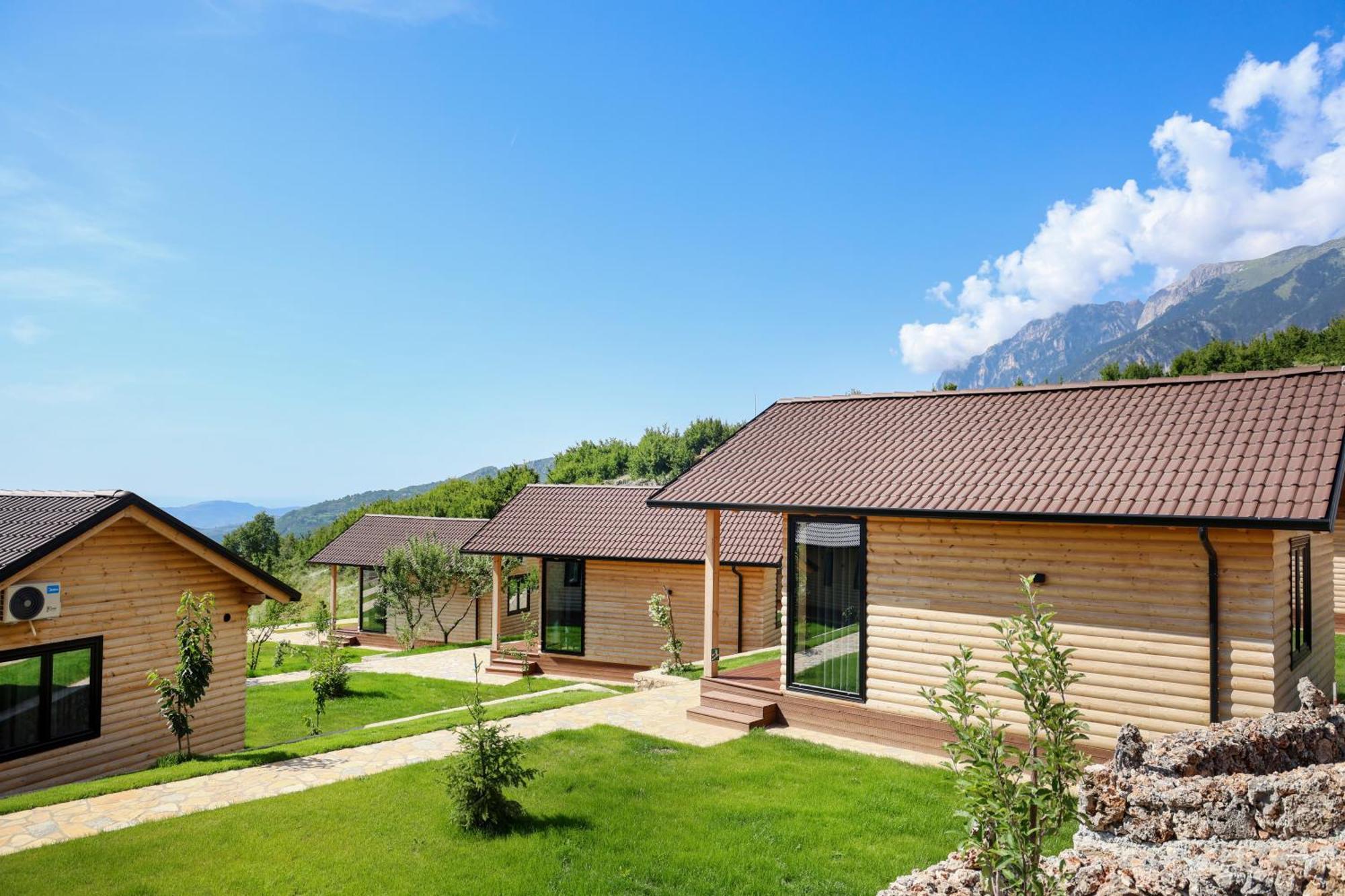 Bujtina Kapinova Hotel Berat Luaran gambar