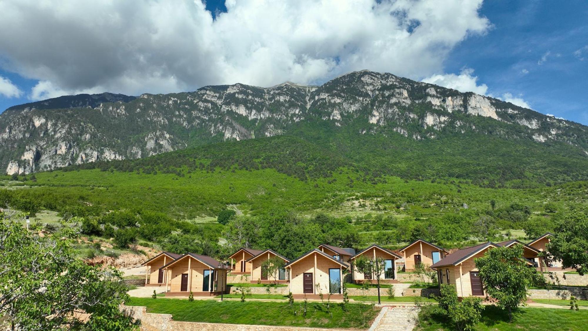 Bujtina Kapinova Hotel Berat Luaran gambar