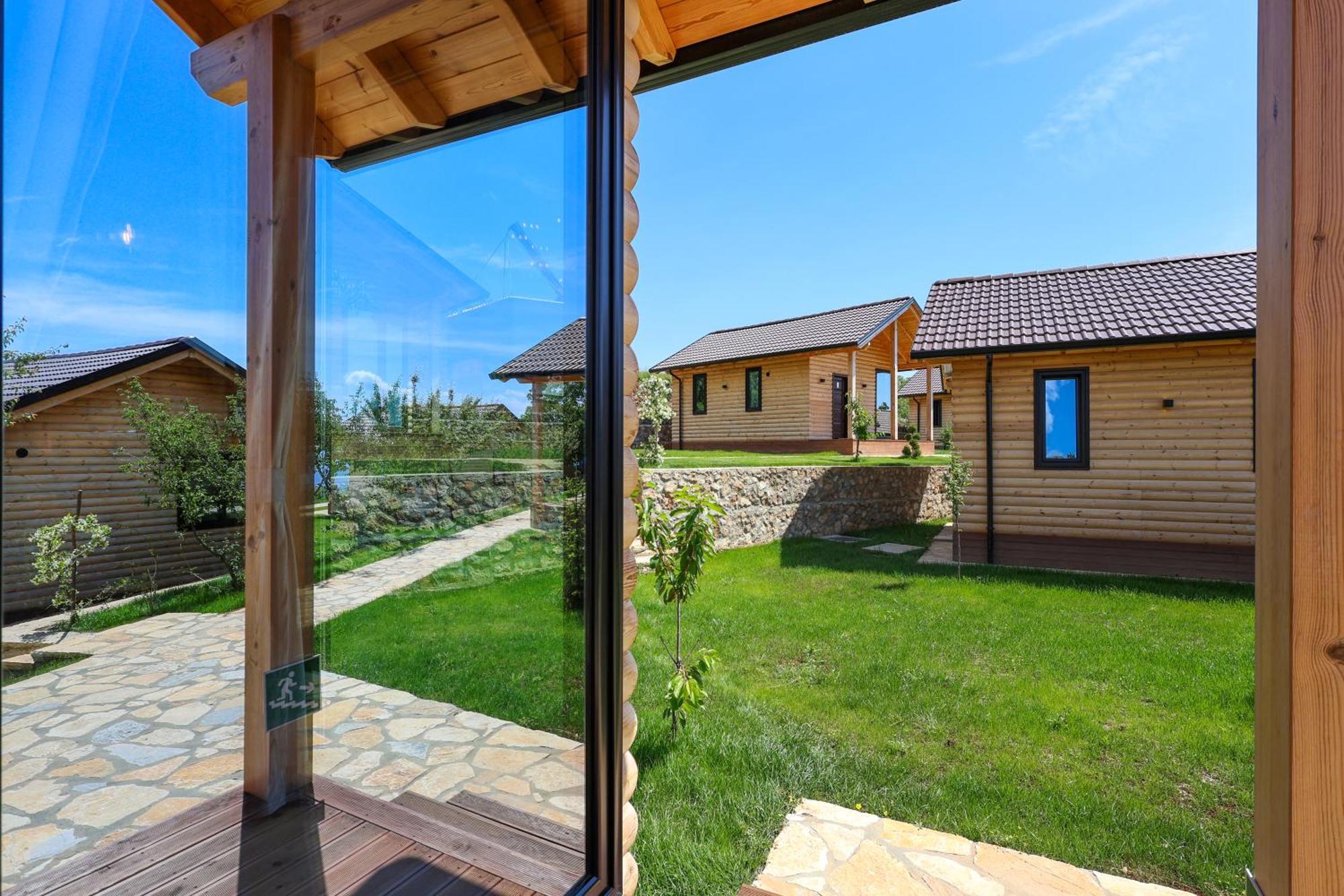 Bujtina Kapinova Hotel Berat Luaran gambar