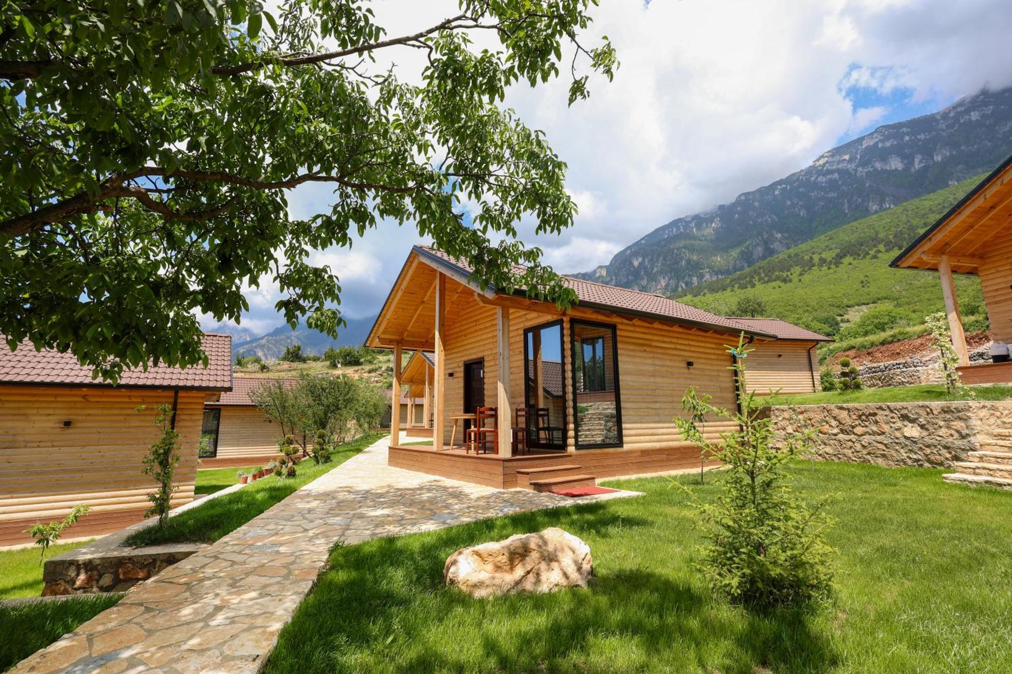 Bujtina Kapinova Hotel Berat Luaran gambar