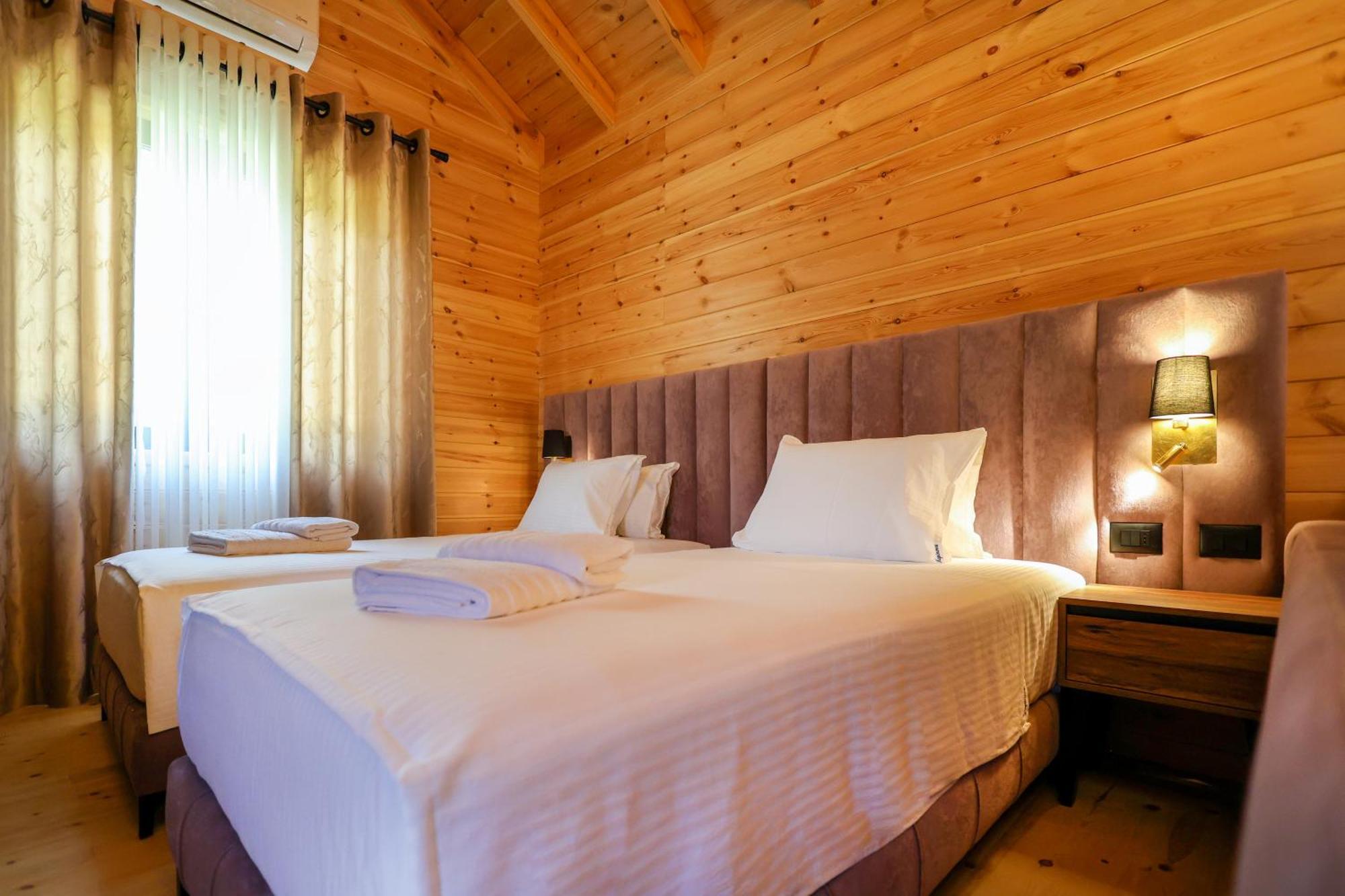 Bujtina Kapinova Hotel Berat Luaran gambar