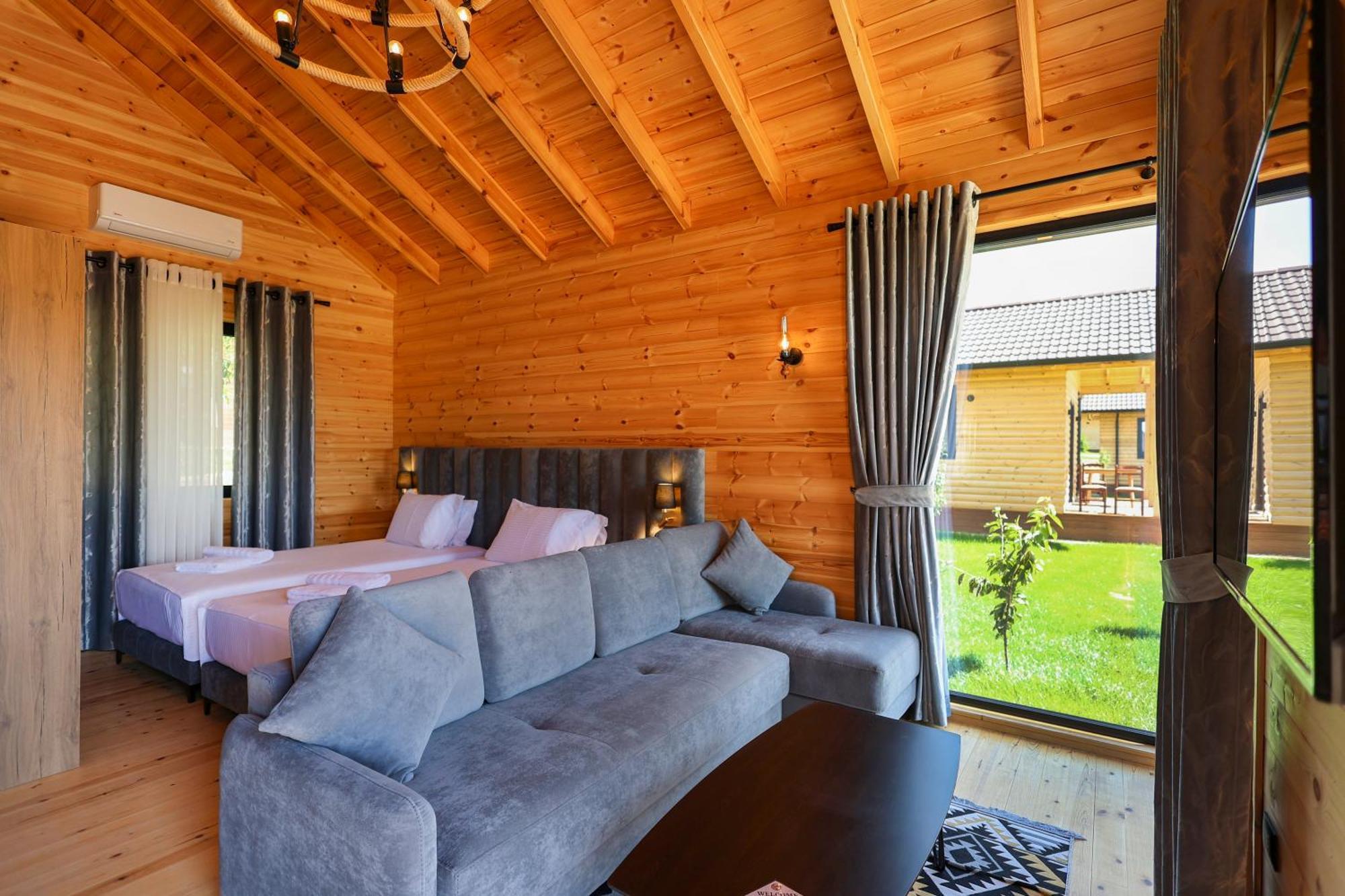 Bujtina Kapinova Hotel Berat Luaran gambar