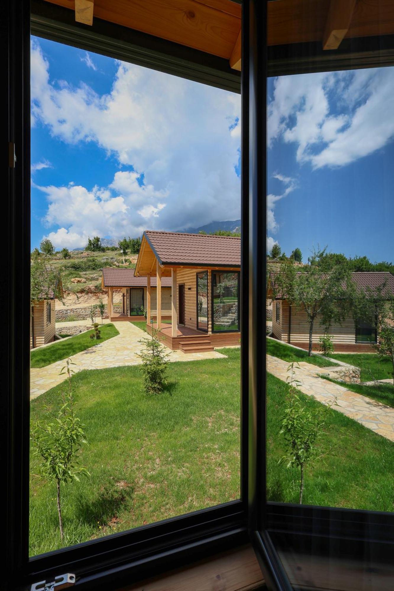 Bujtina Kapinova Hotel Berat Luaran gambar
