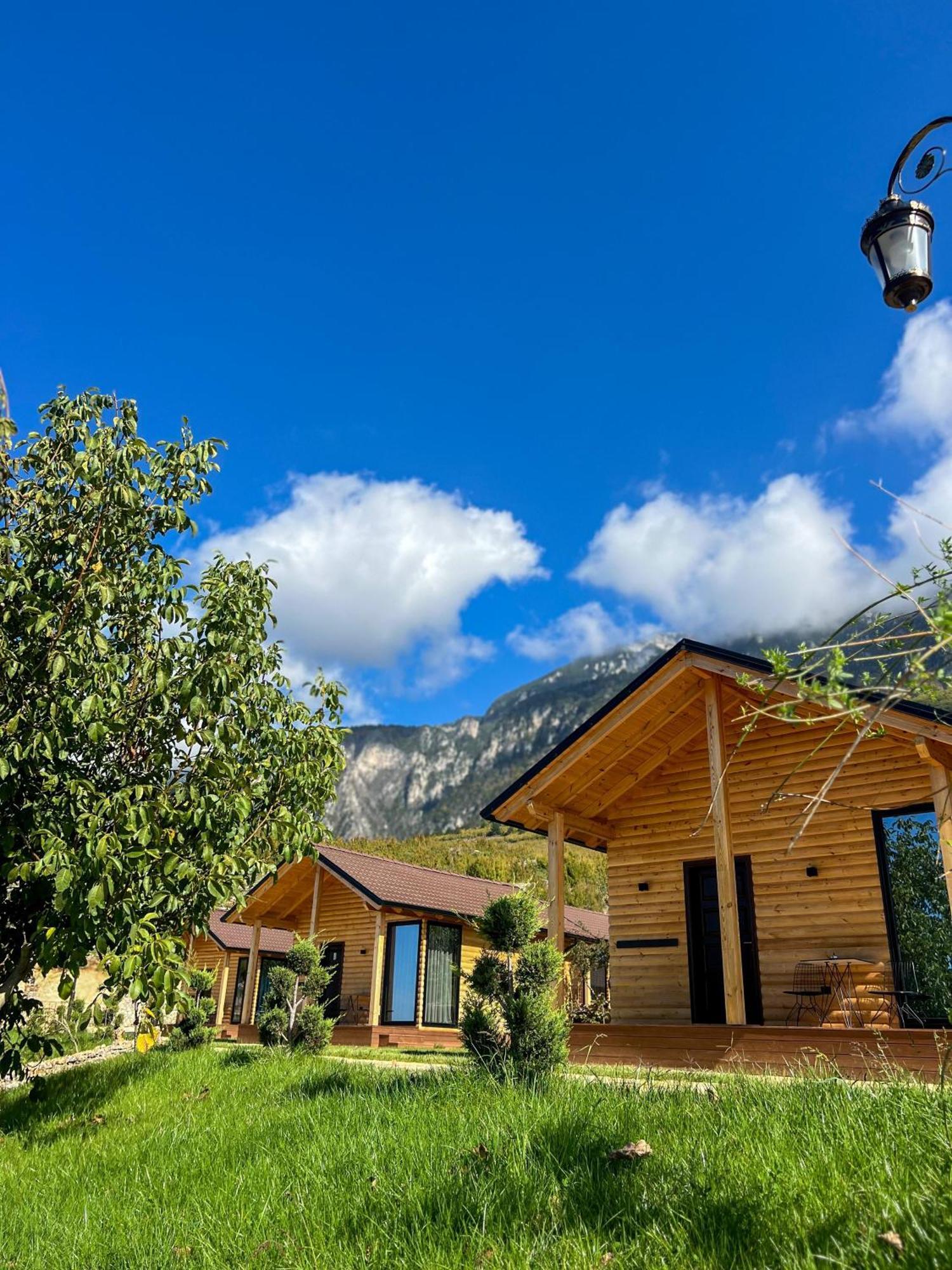 Bujtina Kapinova Hotel Berat Luaran gambar