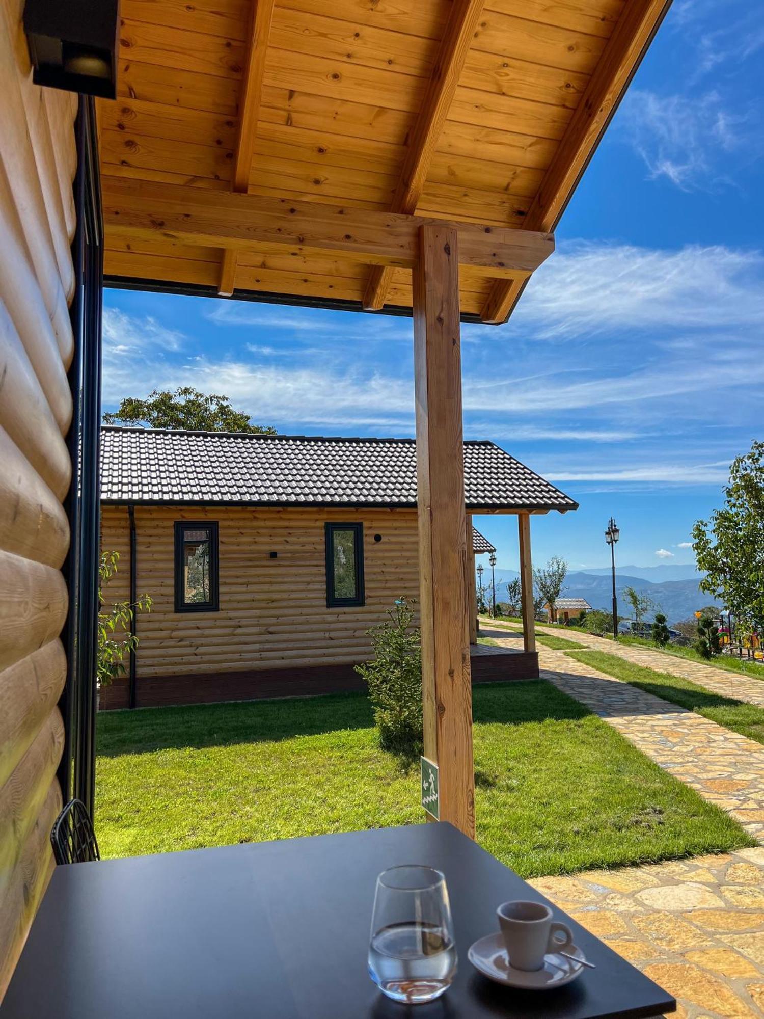 Bujtina Kapinova Hotel Berat Luaran gambar